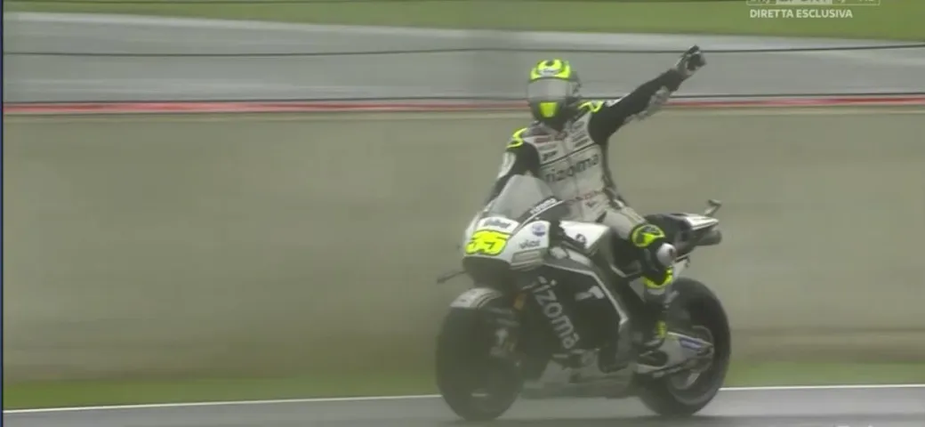 MotoGP Silverstone 2016: Crutchlow in Pole davanti a Rossi