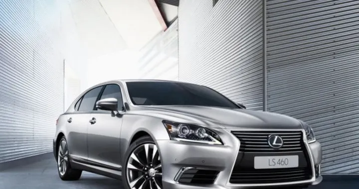 I clienti vogliono un ufficio viaggiante. Lexus pensa ad un monovolume?