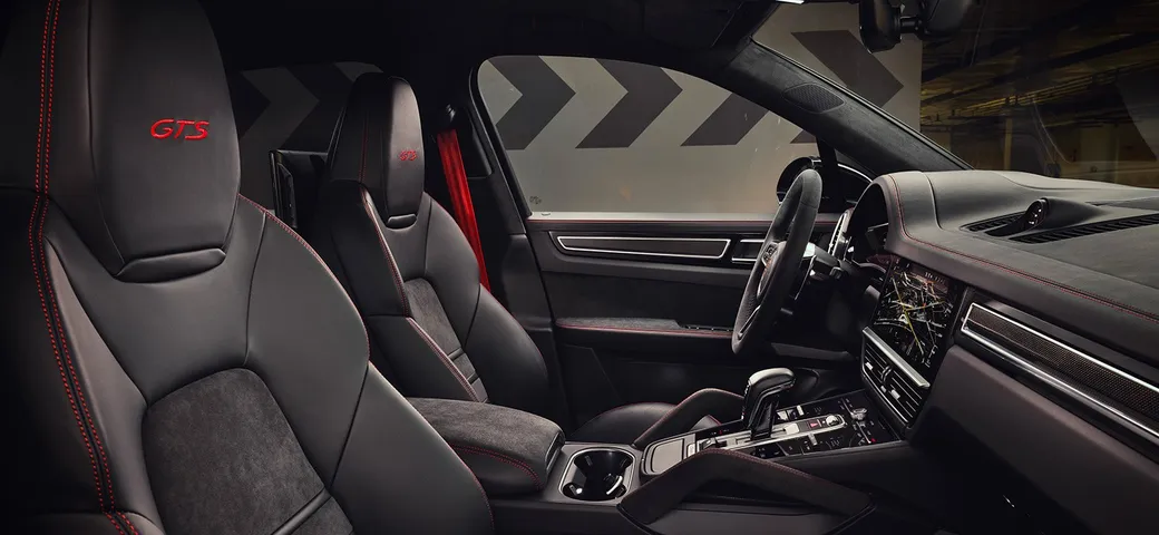 Nuove Porsche Cayenne GTS: uno sguardo dentro