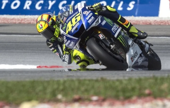 MotoGP Valencia 2014, Valentino Rossi sfida Lorenzo per il 2° posto: 