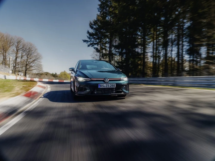 Volkswagen Golf GTI Edition 50 è la trazione anteriore più veloce al Nürburgring