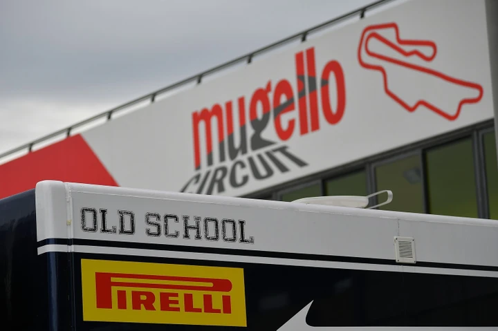 Old School Racing powered by Pirelli & Yamaha