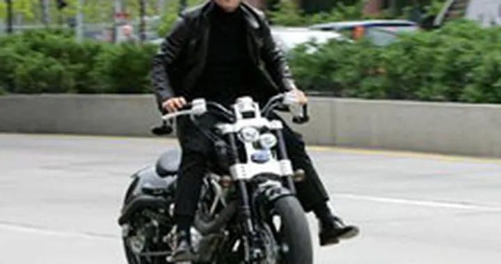 A Tom Cruise la prima Desmosedici RR