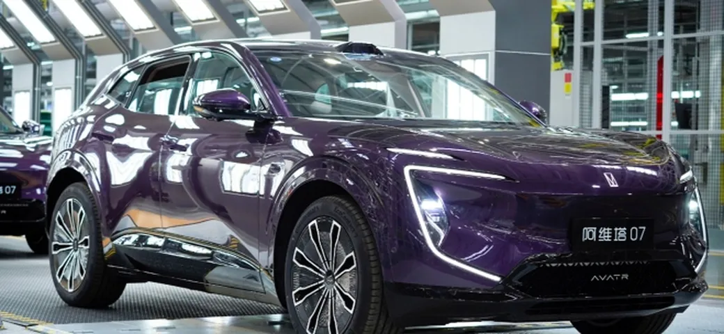 Sforna un'auto al minuto: una fabbrica invidiata da tutto il mondo