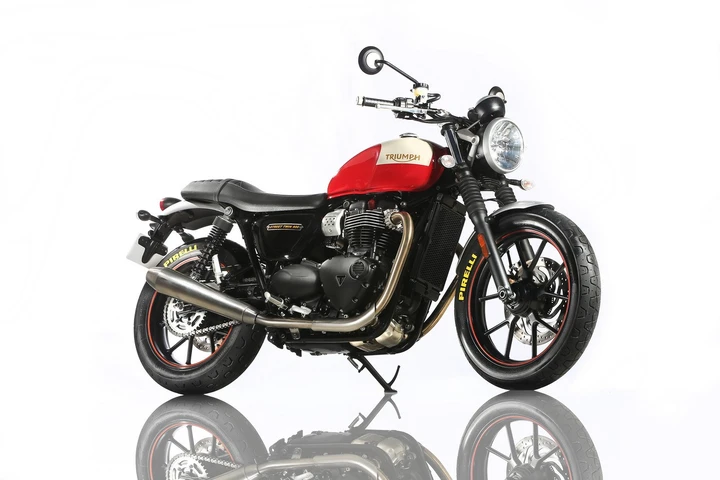 Triumph Street Twin by Pirelli al MBE 2016