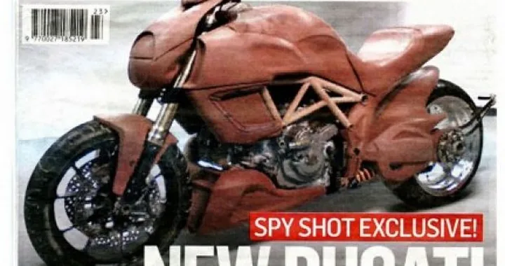 Foto spia della probabile Ducati 1198 cruiser 2010