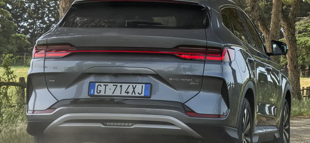 BYD conquista Torino, sotto al naso di Stellantis: caccia ai fornitori