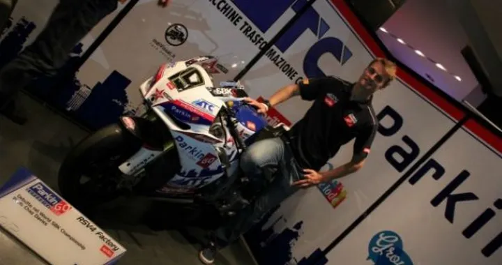 SBK: serata ParkinGO MTC Racing a Milano con Davies e Scassa