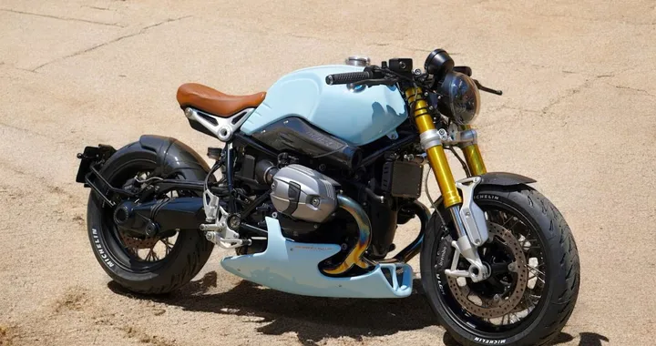 BMW R nine T Gulf: l’omaggio di Fran Manen al mito Gulf Racing su due ruote