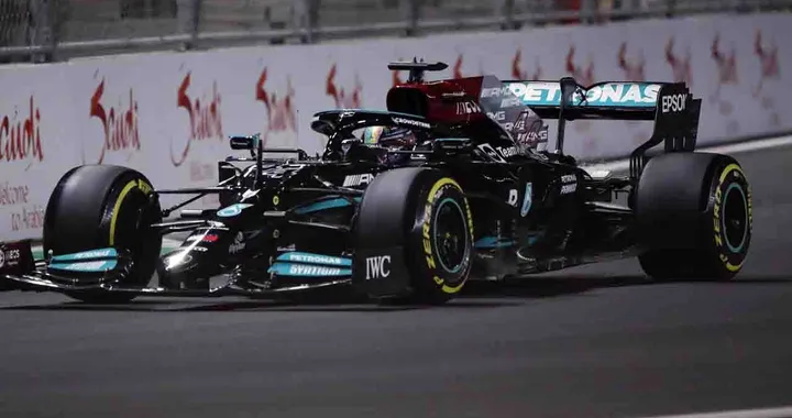 F1, GP Arabia 2021: a Hamilton la pole position, terzo Verstappen