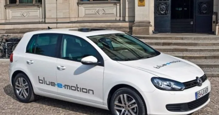 Volkswagen Golf blue-e-motion: l'auto più ecologica secondo l'Automobile Club inglese