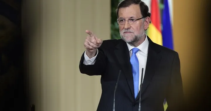 Renzi telefona a Rossi, lo spagnolo Rajoy incita Marquez