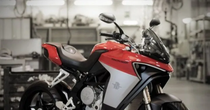 IED: Concept MV Agusta Tricruiser