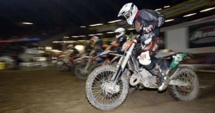 Lenzi vince il KTM Enduro Indoor Genova