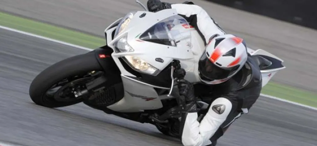 Aprilia RSV4 eletta Moto Sportiva dell'Anno 2010