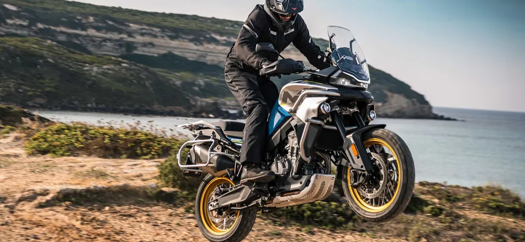 CFMoto 800MT Sport e 800MT Touring: caratteristiche, disponibilità e prezzi