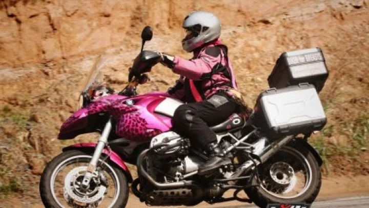 Foto del giorno: un GS tutto rosa