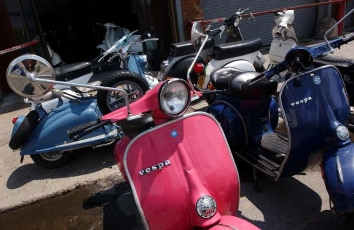 Sosta selvaggia degli scooter sui marciapiedi: Ancma risponde