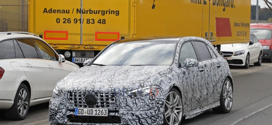 Mercedes A45 AMG: foto spia al Nürburgring