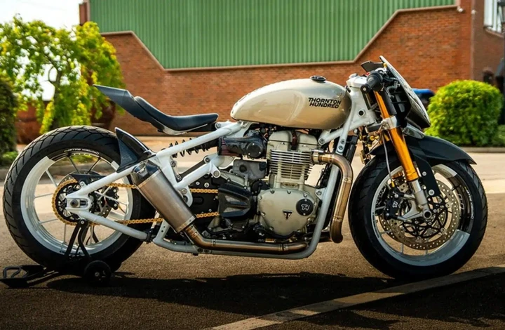 Questa Triumph Bobber da 130 CV sfida persino le Hayabusa