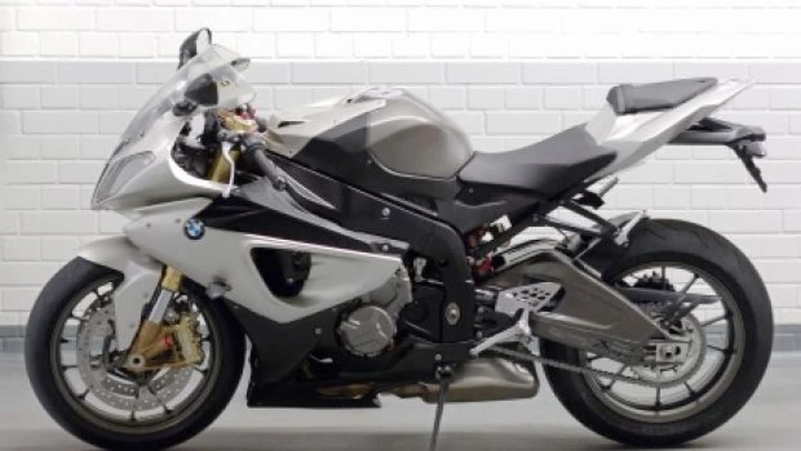 Eccola la Supersportiva BMW S 1000 RR in versione stradale