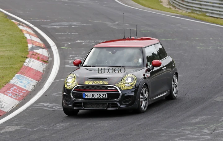 Mini Cooper JCW 2018: foto spia al Nurburgring