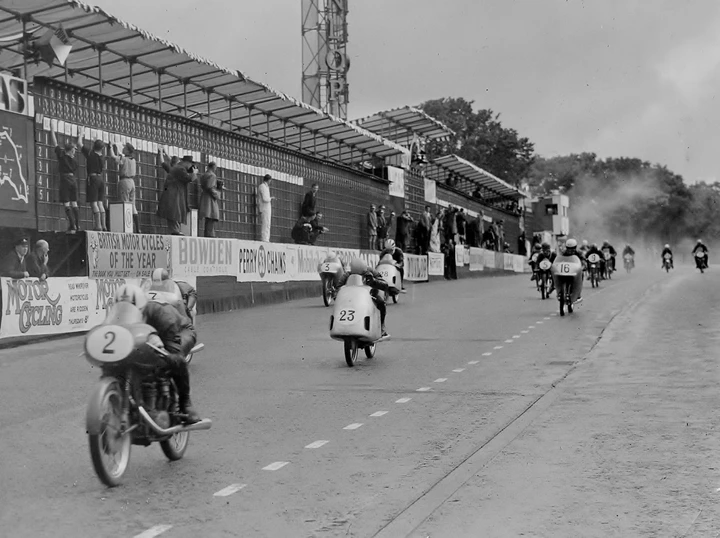 Tourist Trophy, 64 anni fa la prima vittoria iridata della MV Agusta con Cecil Sandford