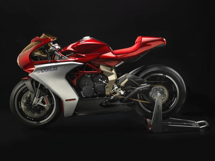 MV Agusta Superveloce 800, presto in produzione la Serie Oro
