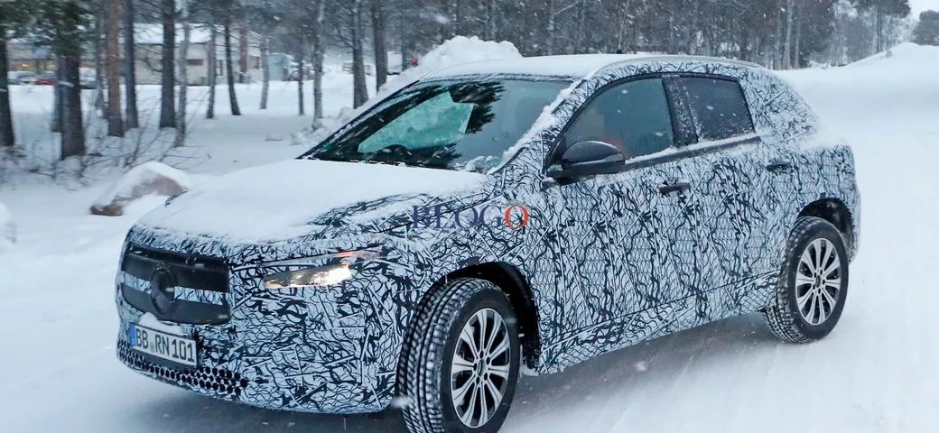 Mercedes-Benz EQA: le foto spia