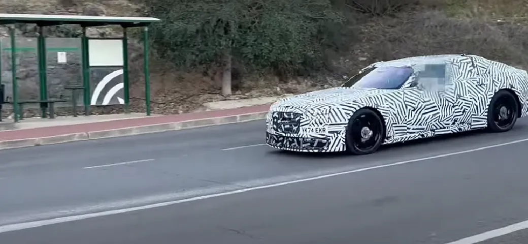 Jaguar Type 00, la vettura del rilancio elettrico beccata sulle strade spagnole [VIDEO]
