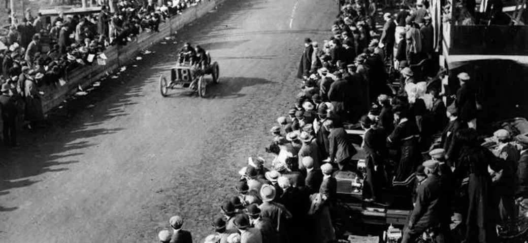 115 anni fa il primo arresto per eccesso di velocità. Viaggiava a 19 km/h!