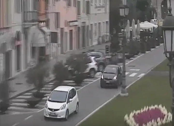 Inseguimento a Brescia: sperona un'auto con due bambini [Video]