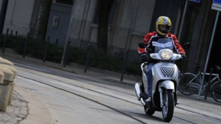 Test Aprilia Scarabeo 200 i.e.: agilità e prestazioni 