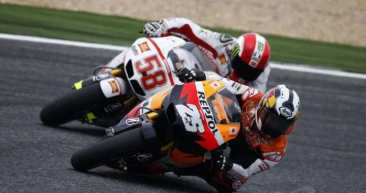 Il team Honda Repsol al lavoro dopo le prove libere all'Estoril