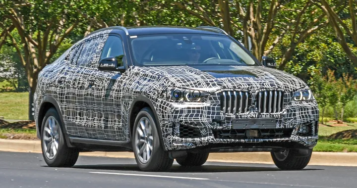 BMW X6 2019: foto spia su strada