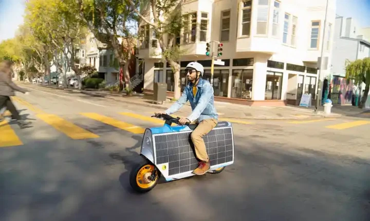 Lightfoot, lo scooter elettrico solare che fa 29 km al giorno col sole
