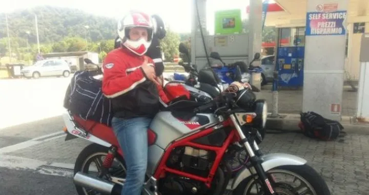 Foto del giorno: in viaggio con una Honda CB450S del 1986