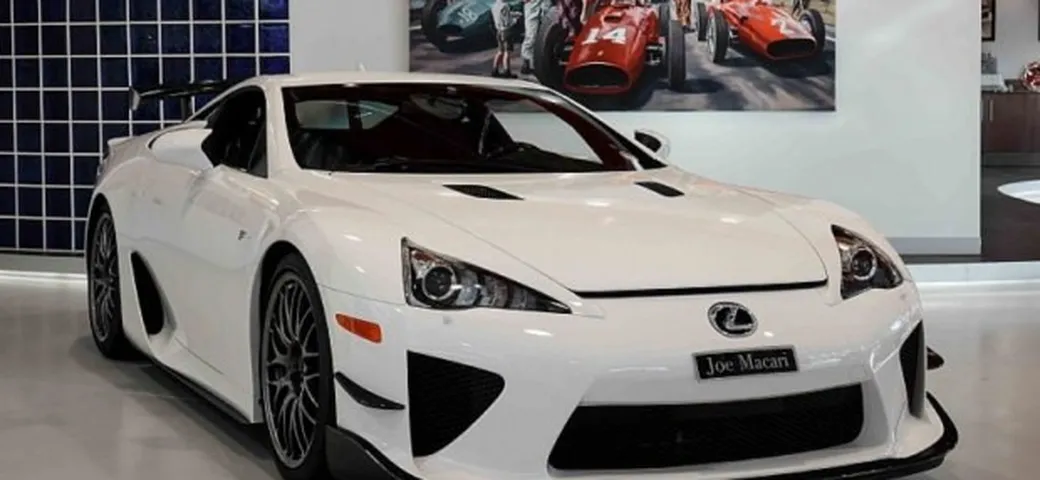 Una Lexus LFA Nurburgring Edition è in vendita a 560 mila euro