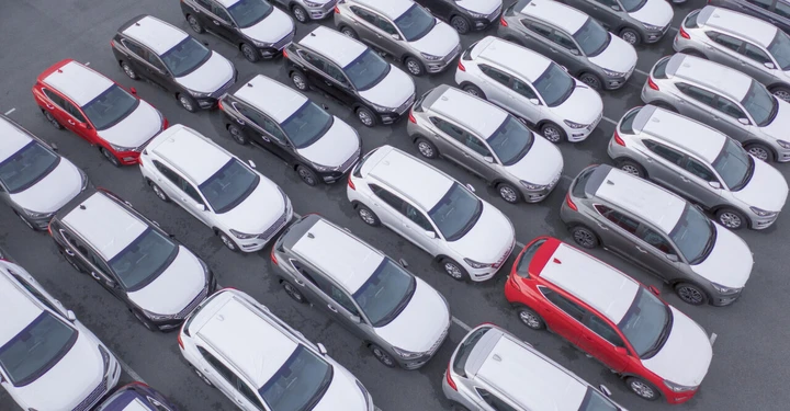 Più di 100.000 auto elettriche ferme in Germania: un disastro