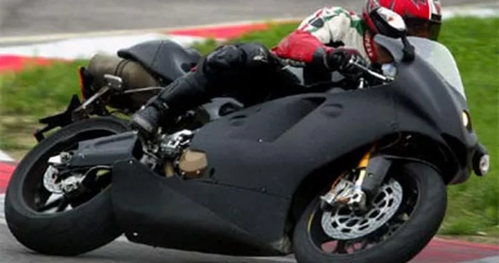 Ducati Desmosedici stradale -spyshot-