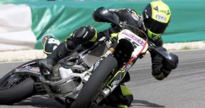 Hilarious Burnout Crash in a Showcase with Bike