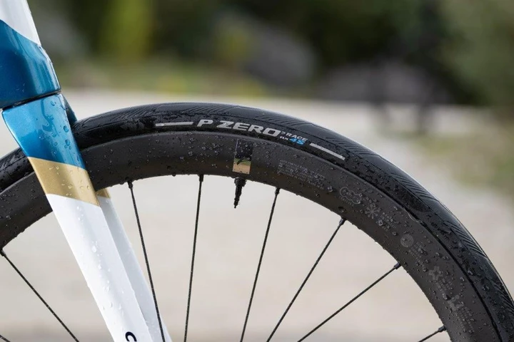 Pirelli P Zero Race 4S TLR: debutta il nuovo pneumatico per bici da strada [FOTO]
