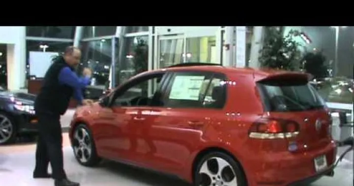 Video: concessionario Volkswagen prova la qualità della Golf