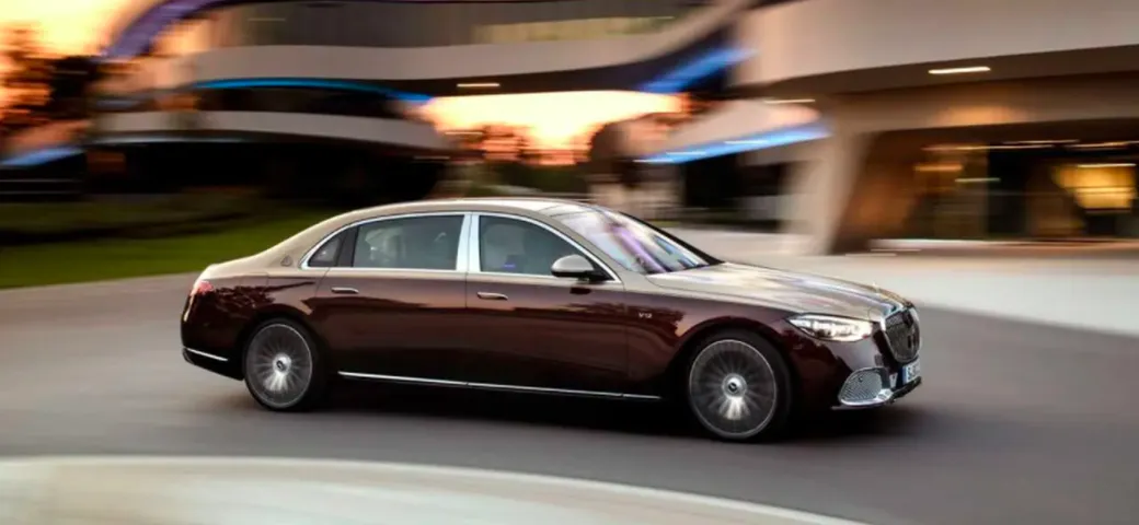Mercedes-Maybach S680 4Matic: la variante con il V12