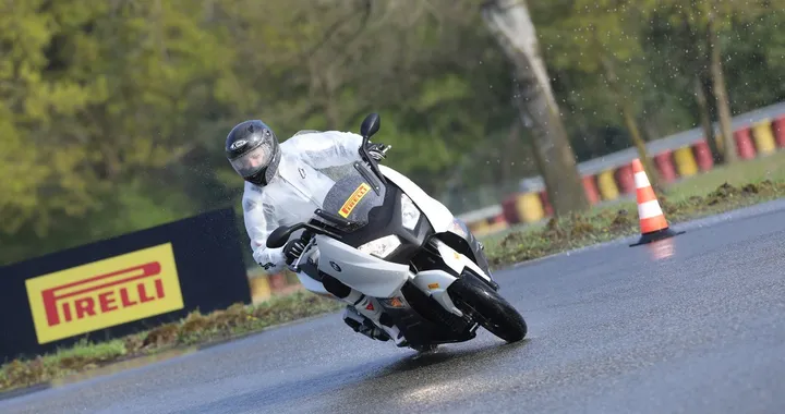 Pirelli Angel e Diablo Rosso Scooter: prima prova