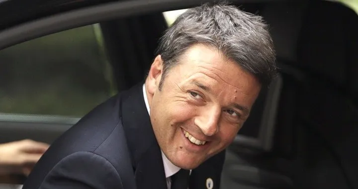 Matteo Renzi: complimenti a Valentino Rossi via Twitter