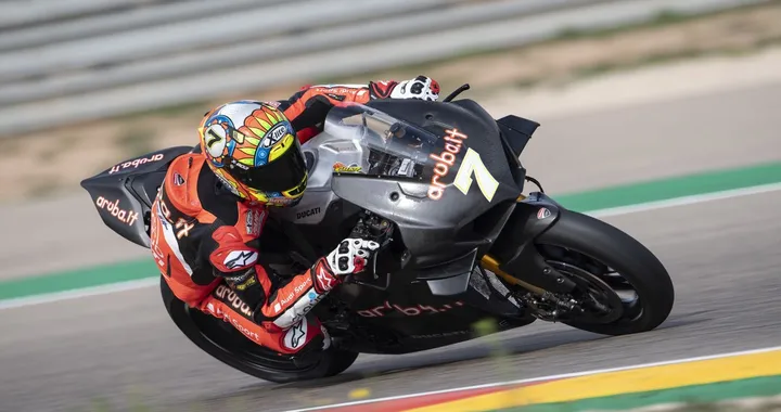 Ducati Panigale V4 R: debutto in pista ad Aragon con Chaz Davies