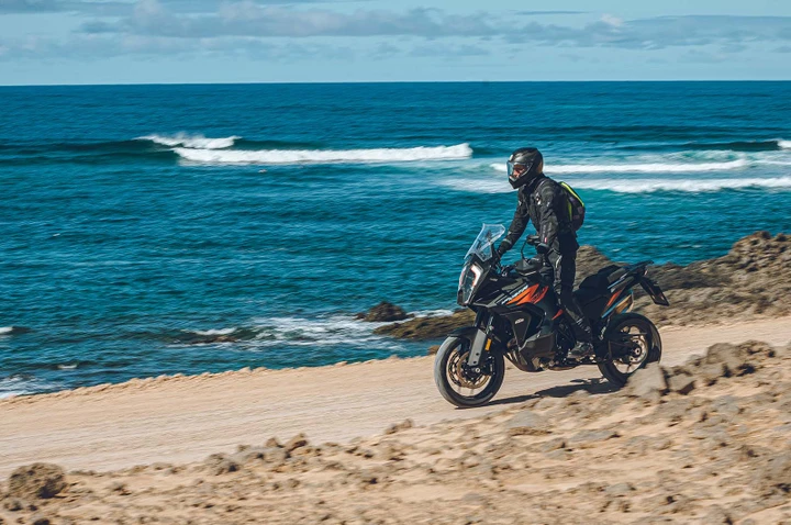 KTM 1290 Super Adventure S 2021, la prova su strada (VIDEO)