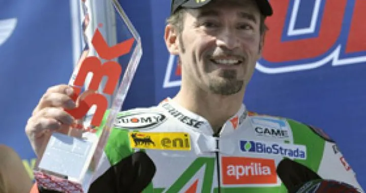 WSBK: ottima Superpole per Max Biaggi pronto a sferrare l'attacco al leader Leon Haslam