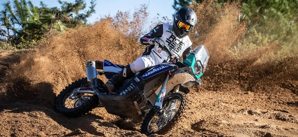 Fantic Racing si prepara per la Dakar 2024 con il supporto di Lavazza